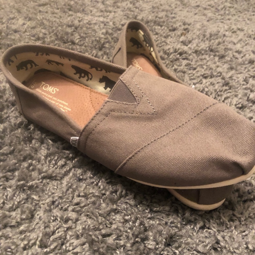 Women’s Toms EUC size 9.5